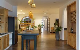 Lata Hotel & Apartments